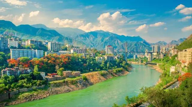 巴蜀瑰宝,现代建设新篇章——四川,历史与现代交融之地